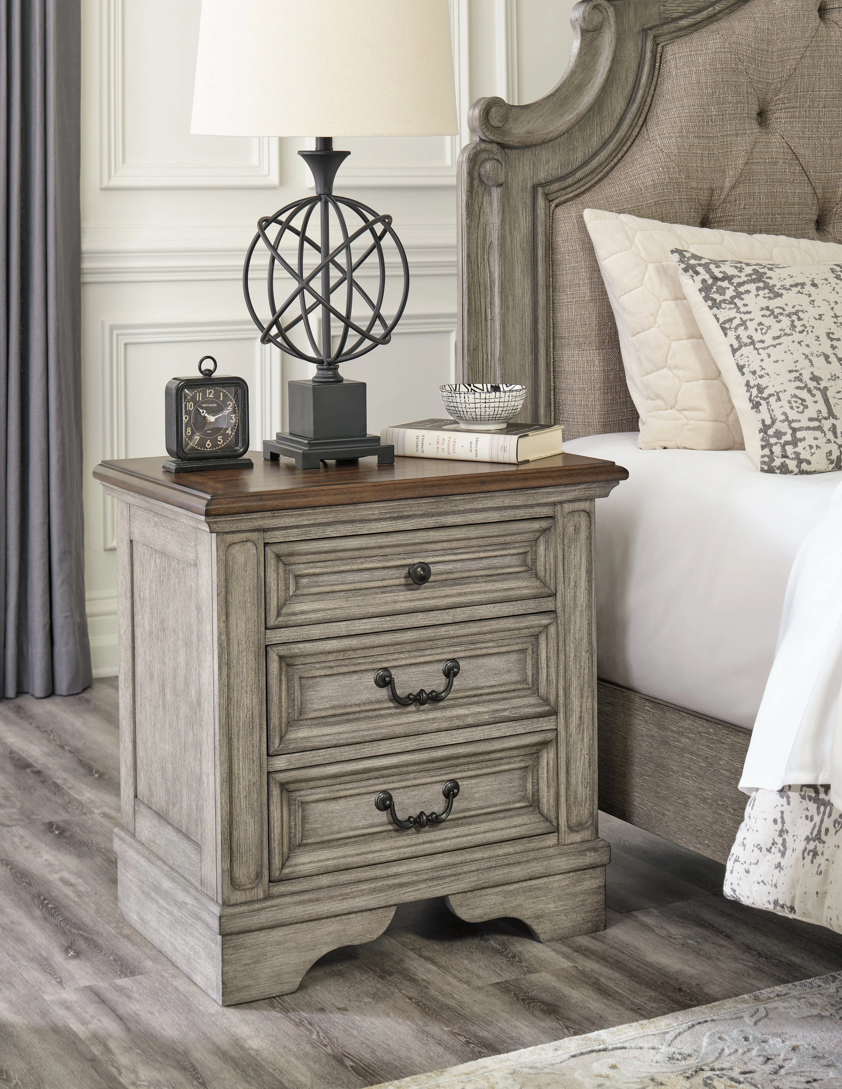 Lodenbay California King Panel Bed with Mirrored Dresser, Chest and Nightstand in Antique Gray